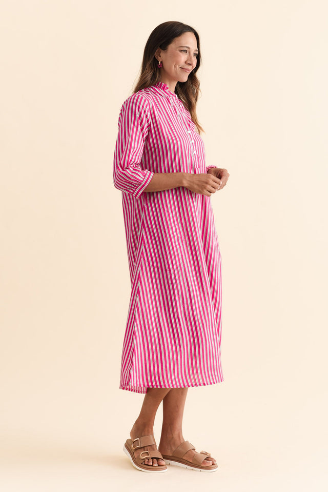 alt text|model:Cara image 4