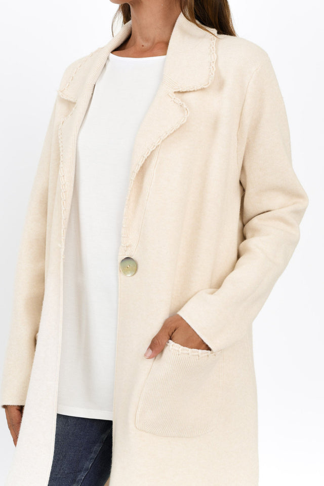 alt text|model:Cara image 6