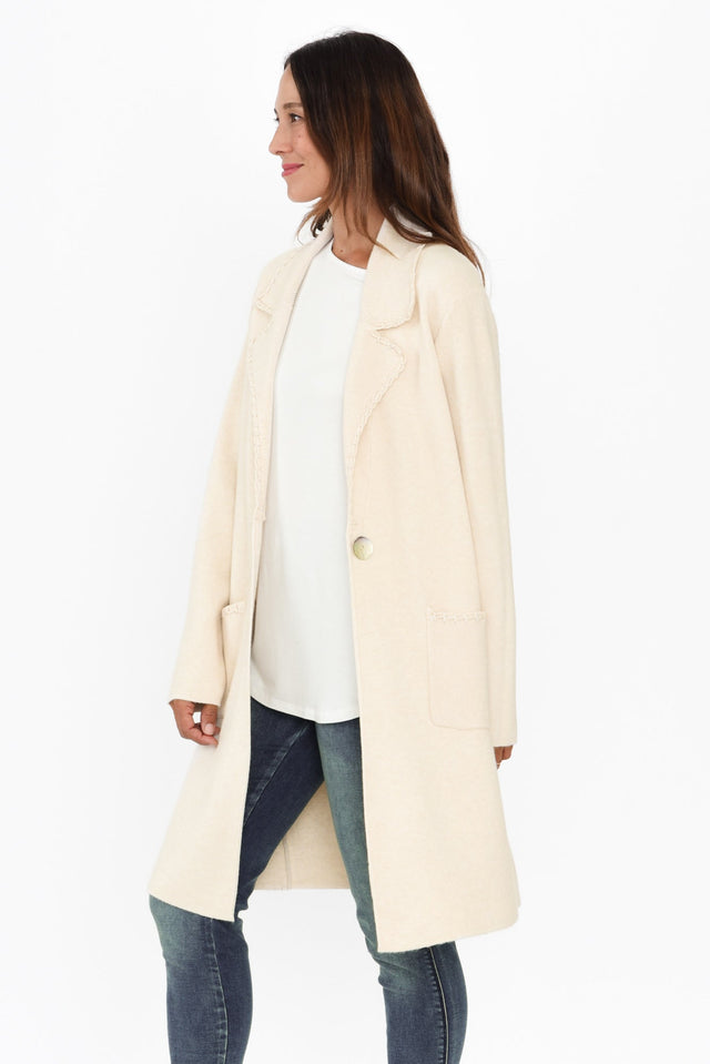 alt text|model:Cara image 4