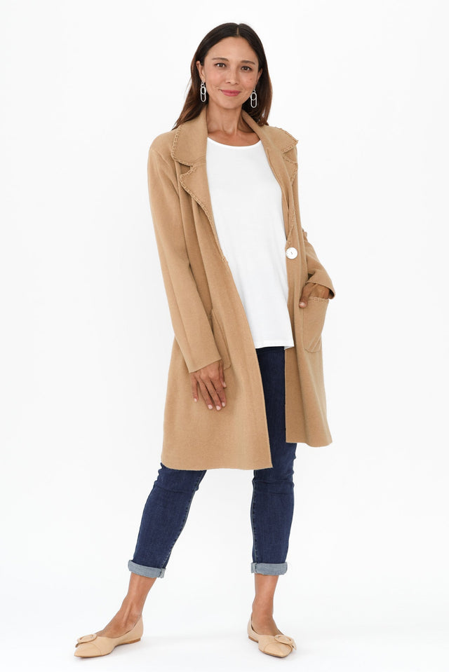 alt text|model:Cara image 3