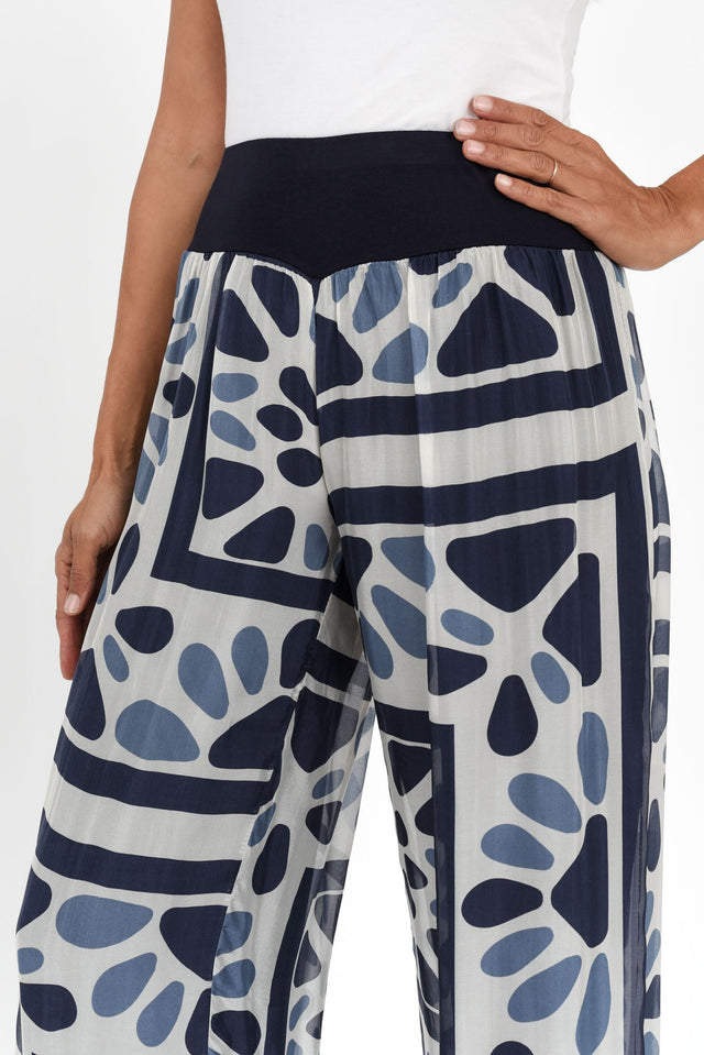 alt text|model:Cara image 4