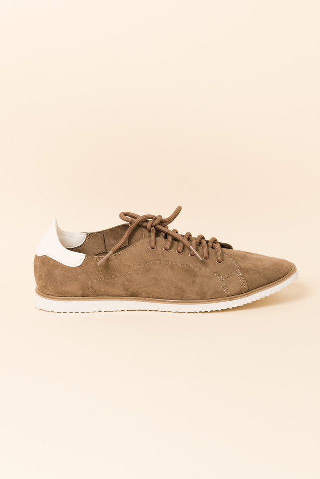 Cuavella Tan Suede Sneaker
