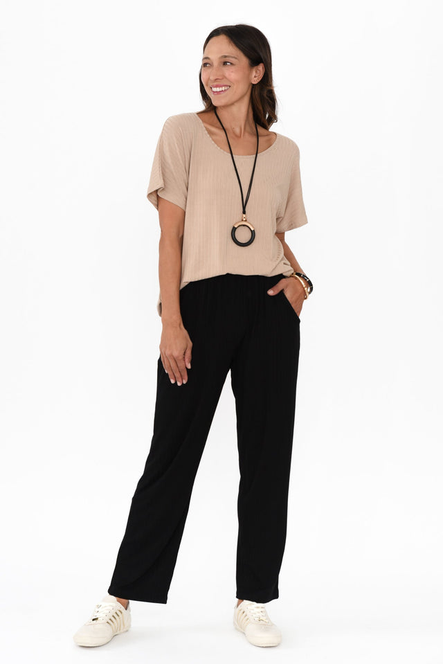 alt text|model:Cara image 2