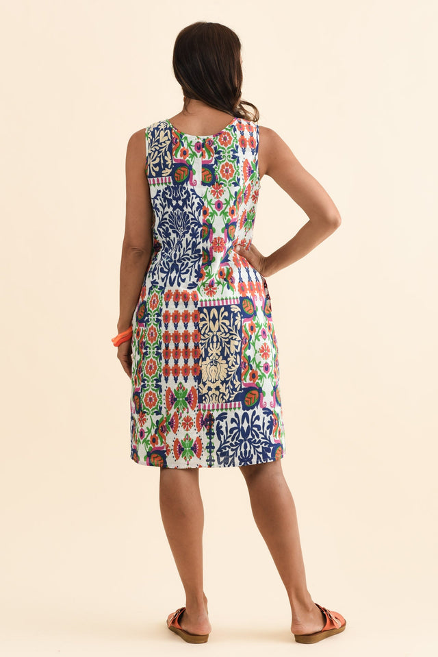 alt text|model:Cara image 4