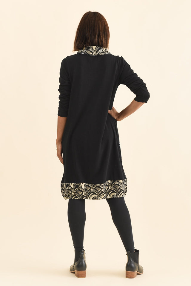 alt text|model:Cara image 4