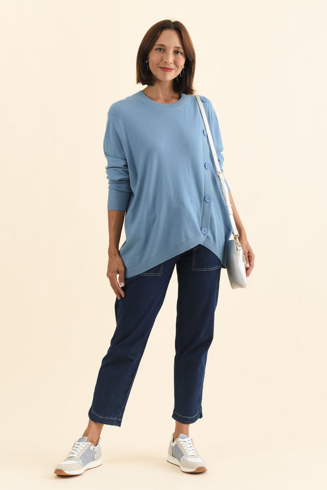 alt text|model:Cara image 3