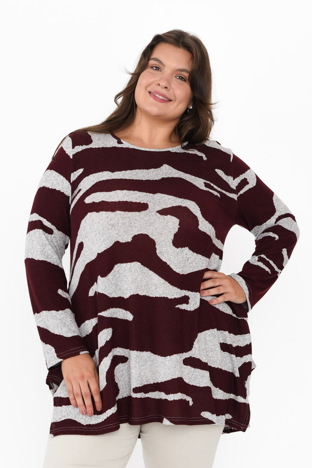 plus-size,curve-tops,plus-size-sleeved-tops,plus-size-tunics,plus-size-winter-clothing,alt text|model:Gabby image 8