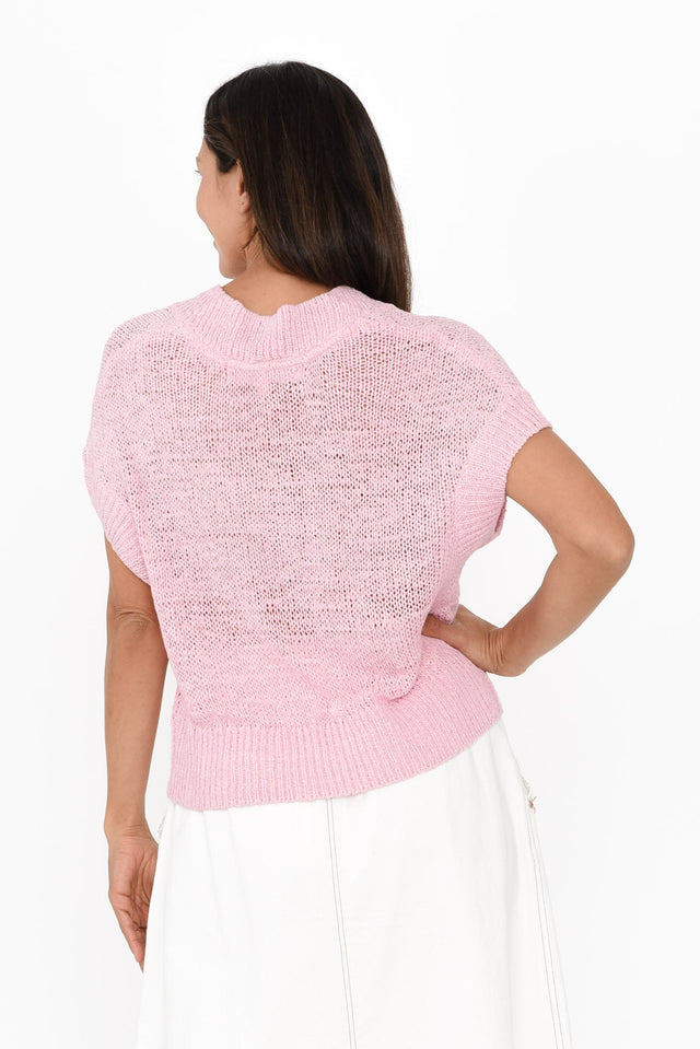 alt text|model:Cara image 6