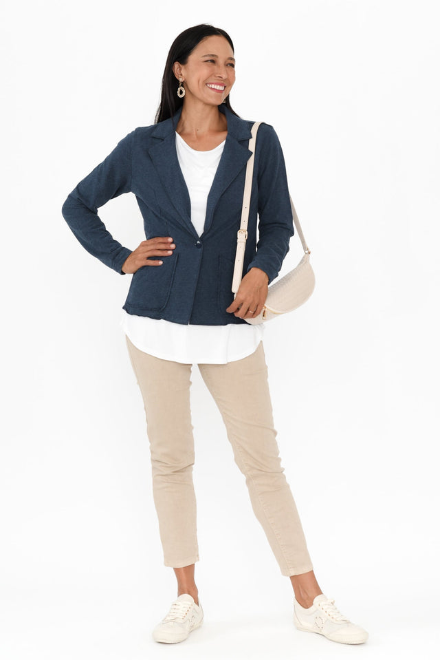 alt text|model:Cara image 4