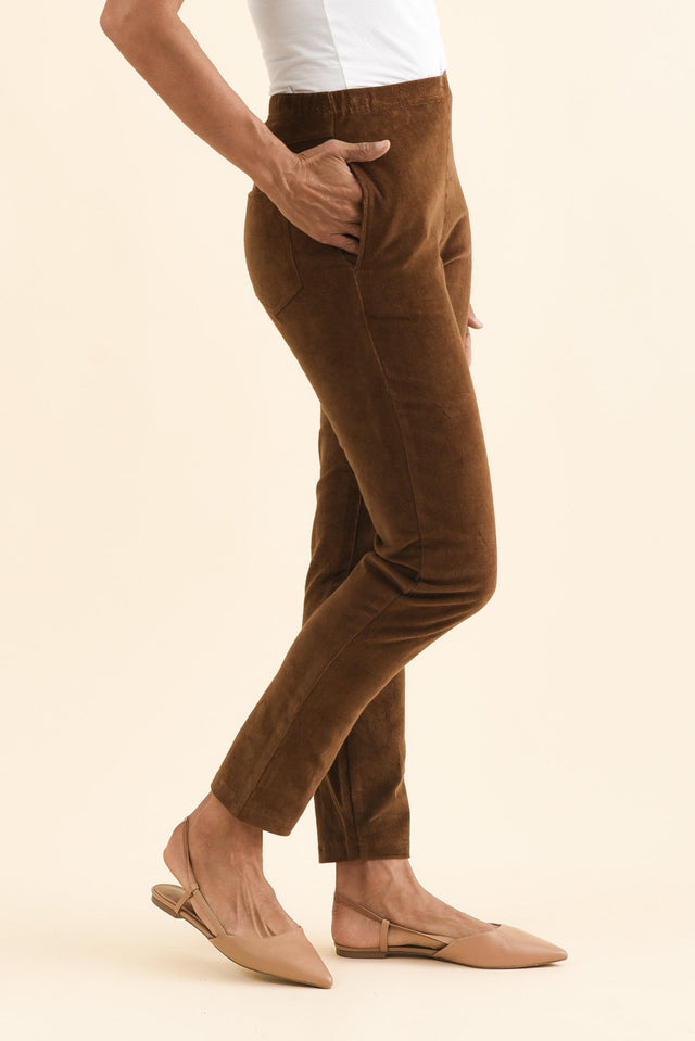 alt text|model:Cara image 3