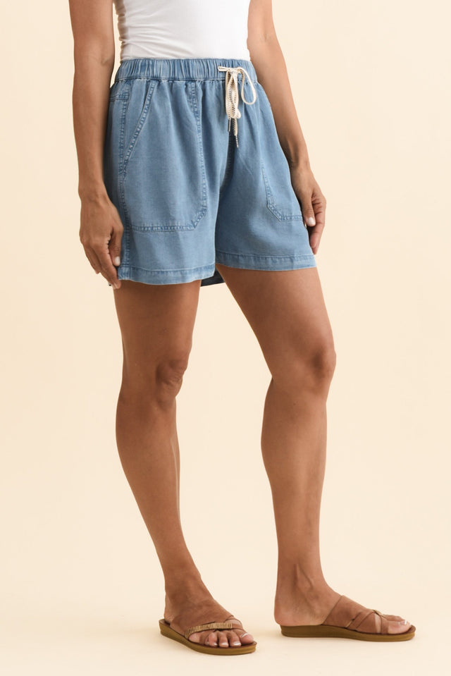 alt text|model:Cara image 4