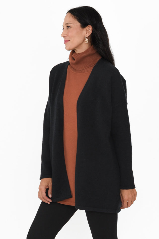 alt text|model:Cara image 4