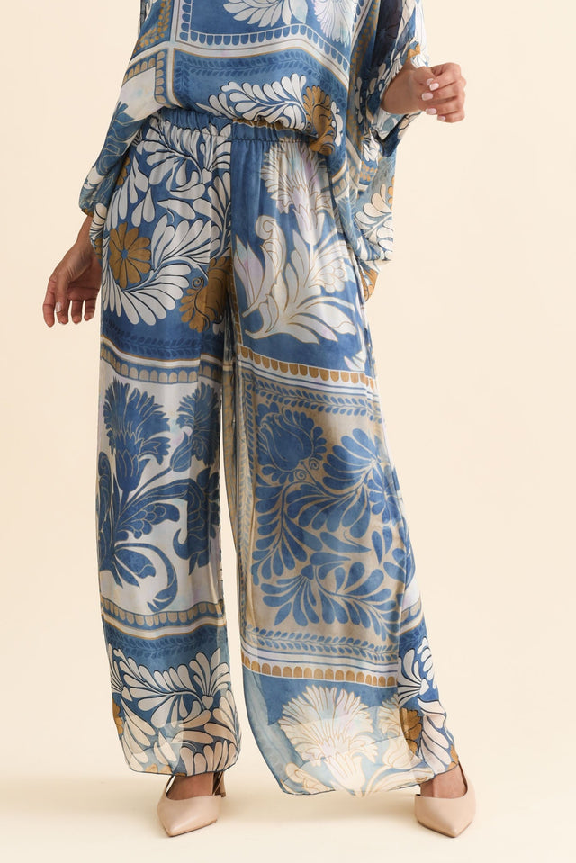 alt text|model:Brontie image 1