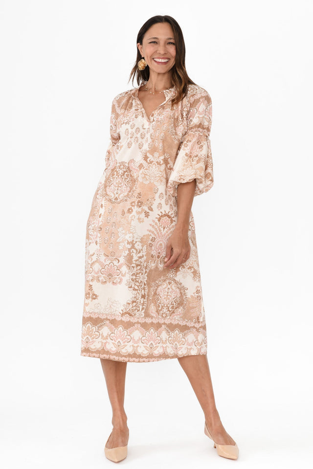 alt text|model:Cara image 7