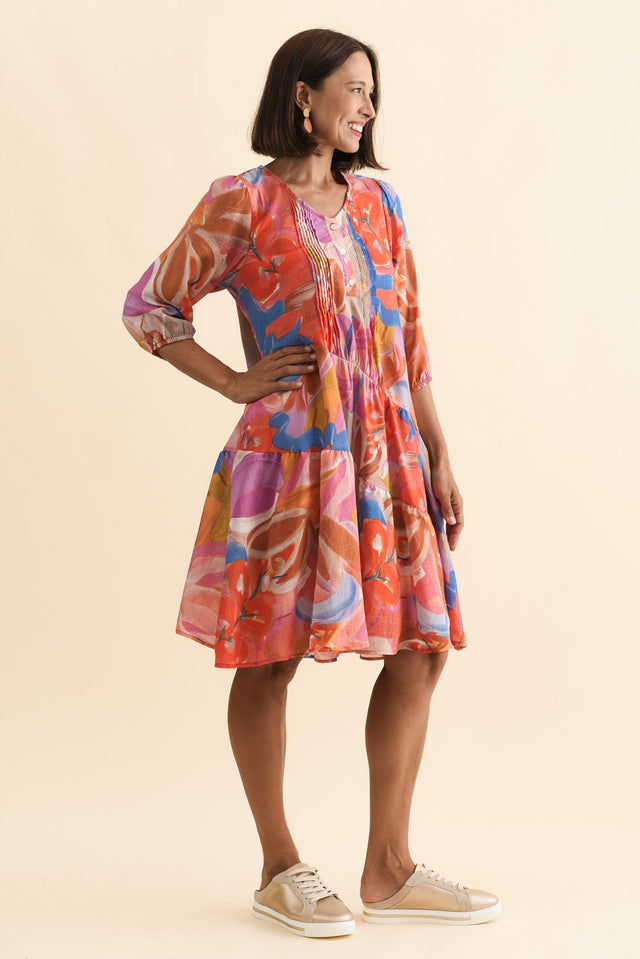 alt text|model:Cara image 3