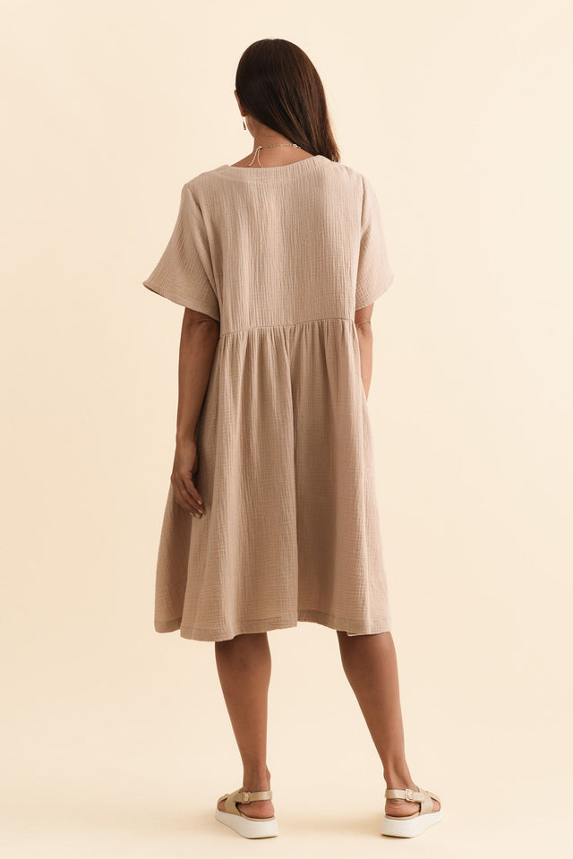 alt text|model:Cara image 5