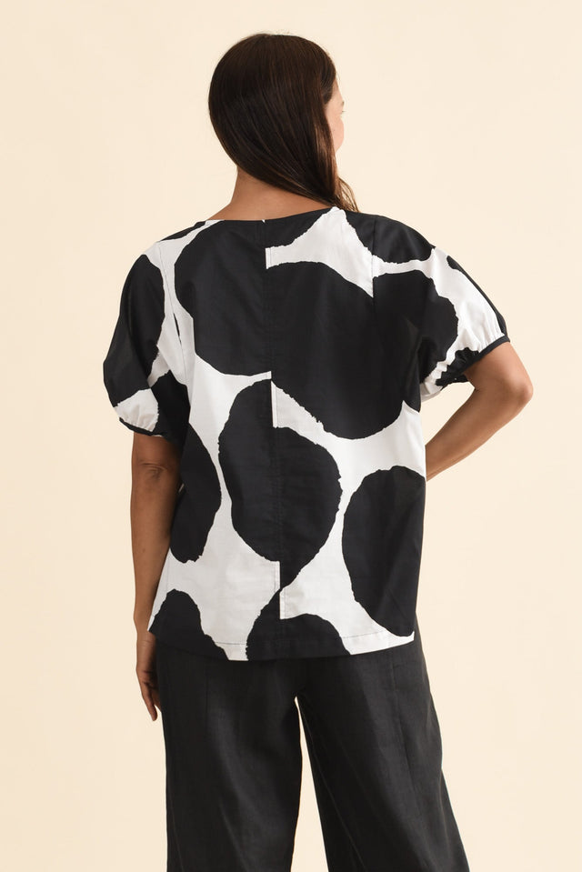 alt text|model:Cara image 5