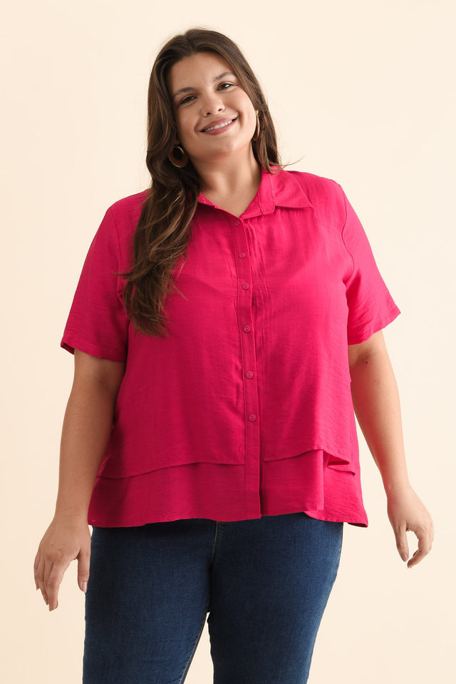 plus-size,curve-tops,plus-size-shirts,plus-size-linen-tops,alt text|model:Gabby image 9