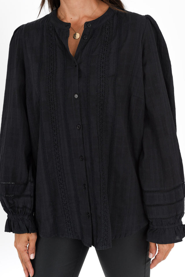 alt text|model:Cara image 6