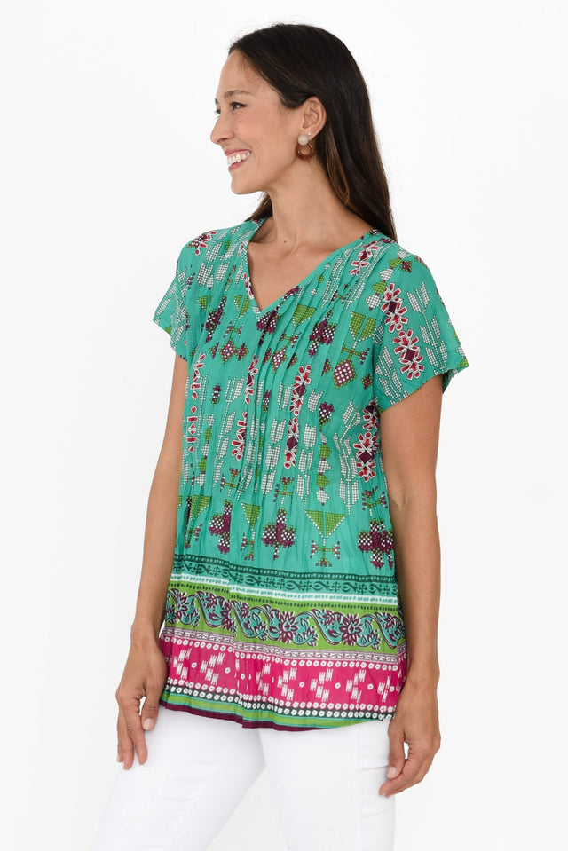 alt text|model:Cara image 4