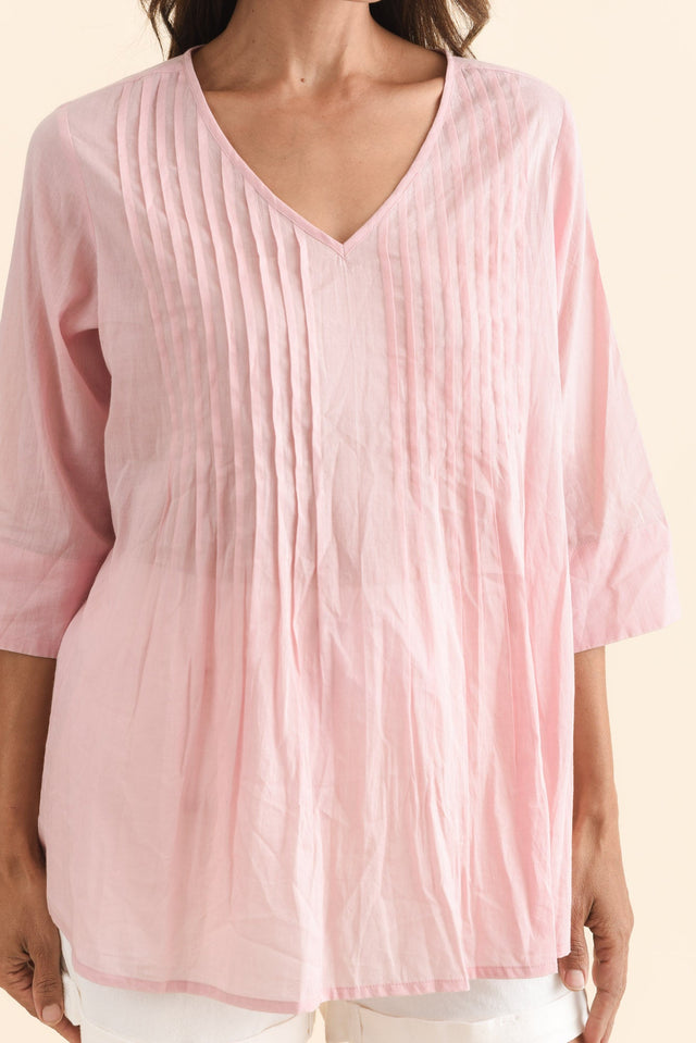 alt text|model:Cara image 6