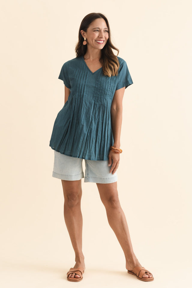 alt text|model:Cara image 3