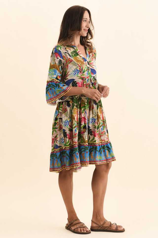 alt text|model:Cara image 3