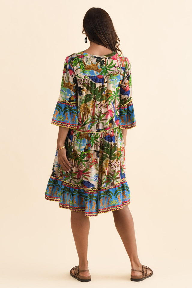 alt text|model:Cara image 4