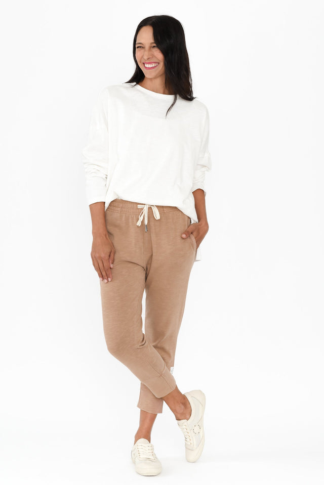 alt text|model:Cara image 4