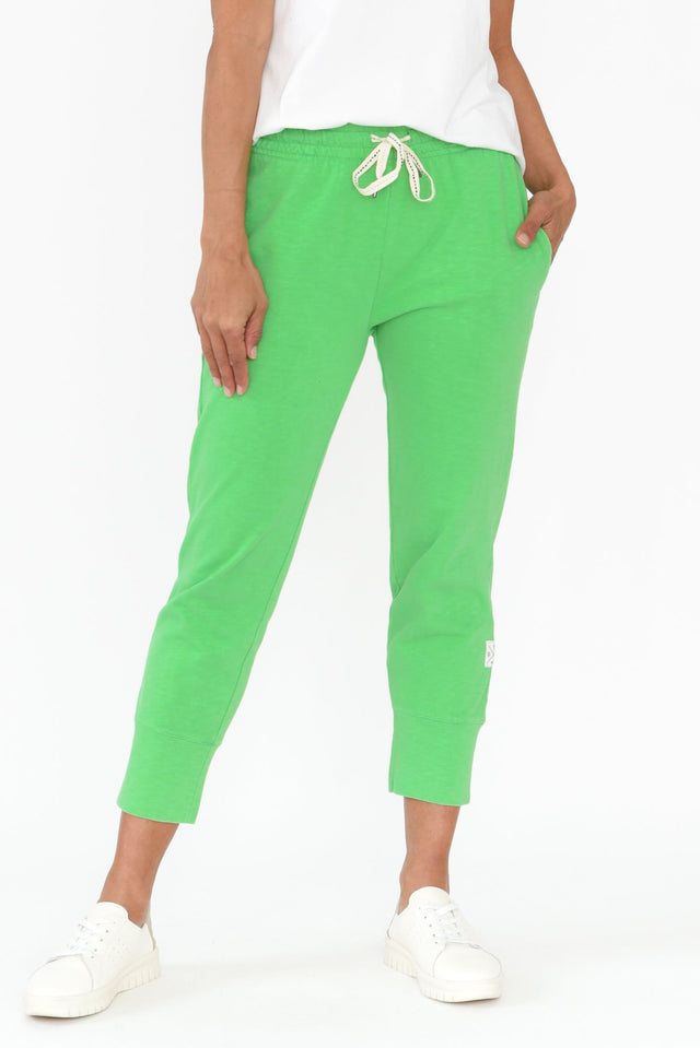 alt text|model:Cara image 1