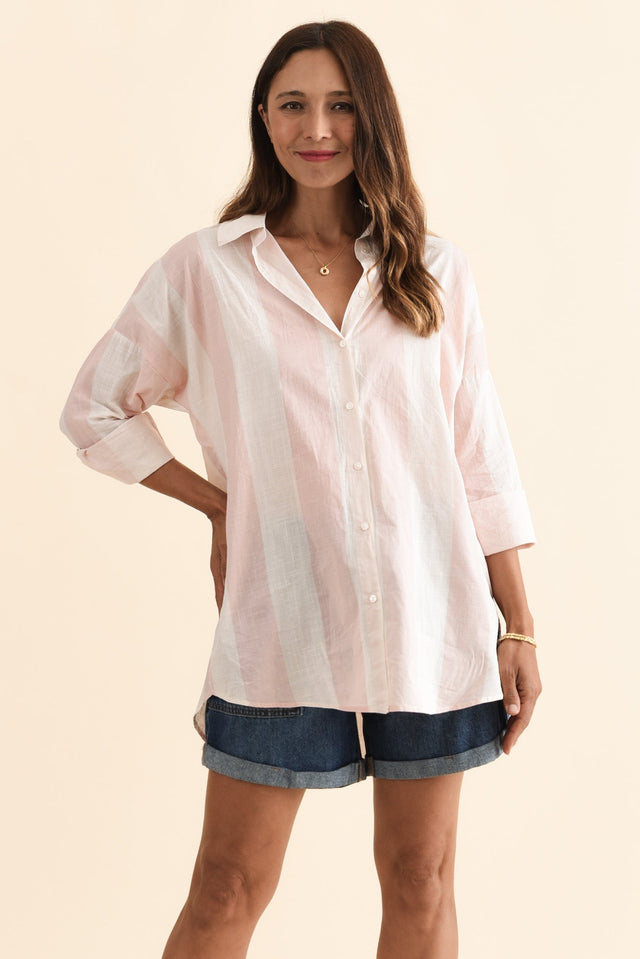 alt text|model:Cara image 1