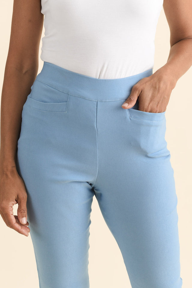 alt text|model:Cara image 6