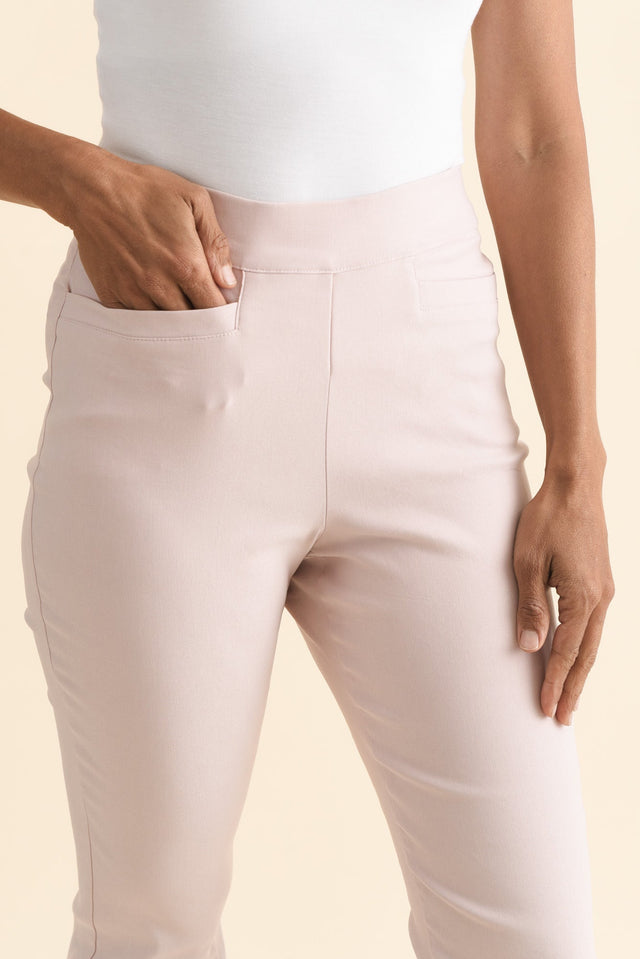 alt text|model:Cara image 6