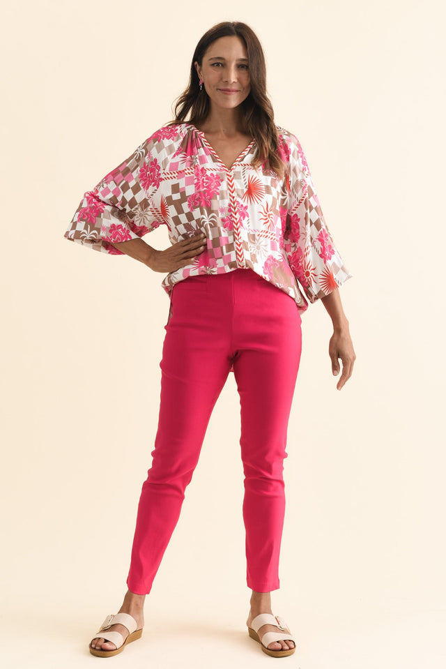 alt text|model:Cara image 4