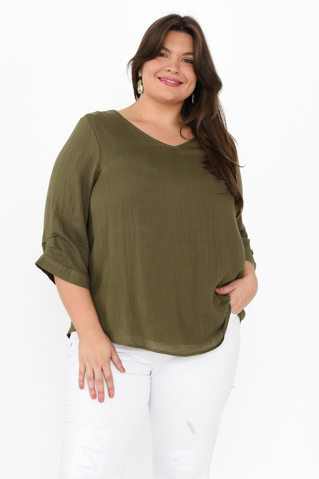 plus-size,curve-tops,plus-size-sleeved-tops,plus-size-linen-tops,alt text|model:Gabby image 9