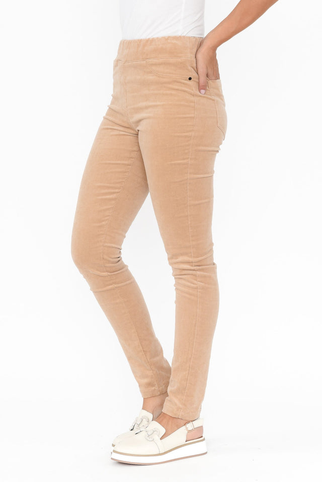 alt text|model:Mollie image 5