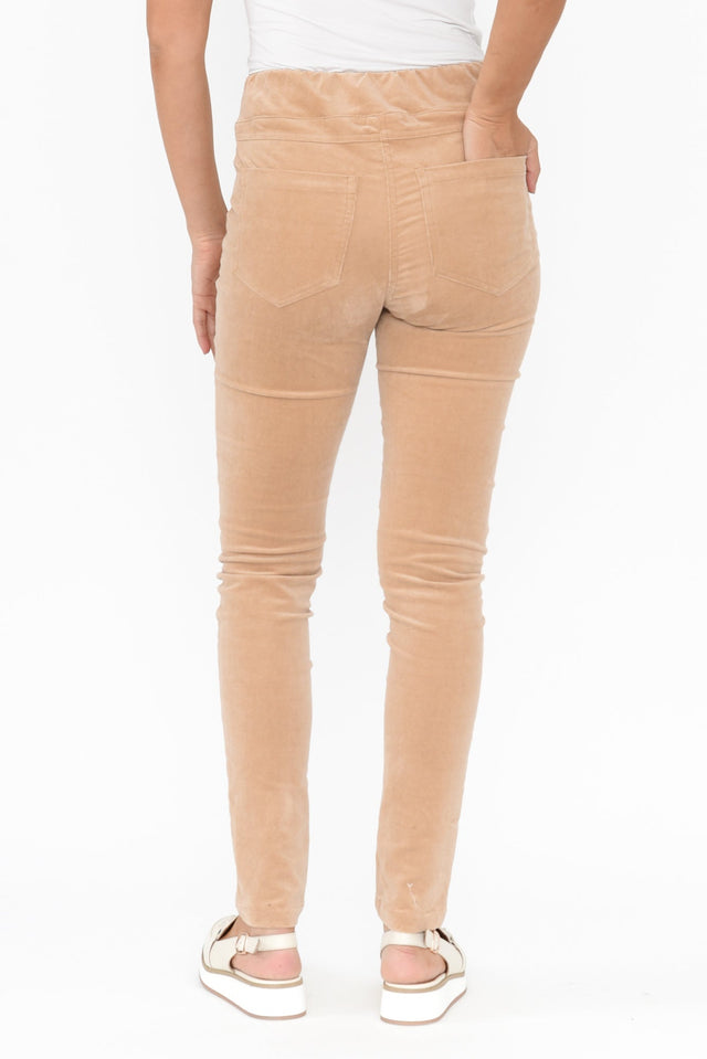 alt text|model:Mollie image 6