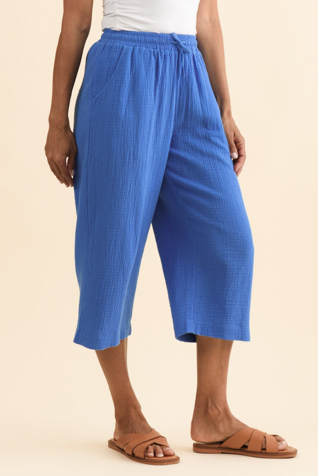 alt text|model:Cara image 3