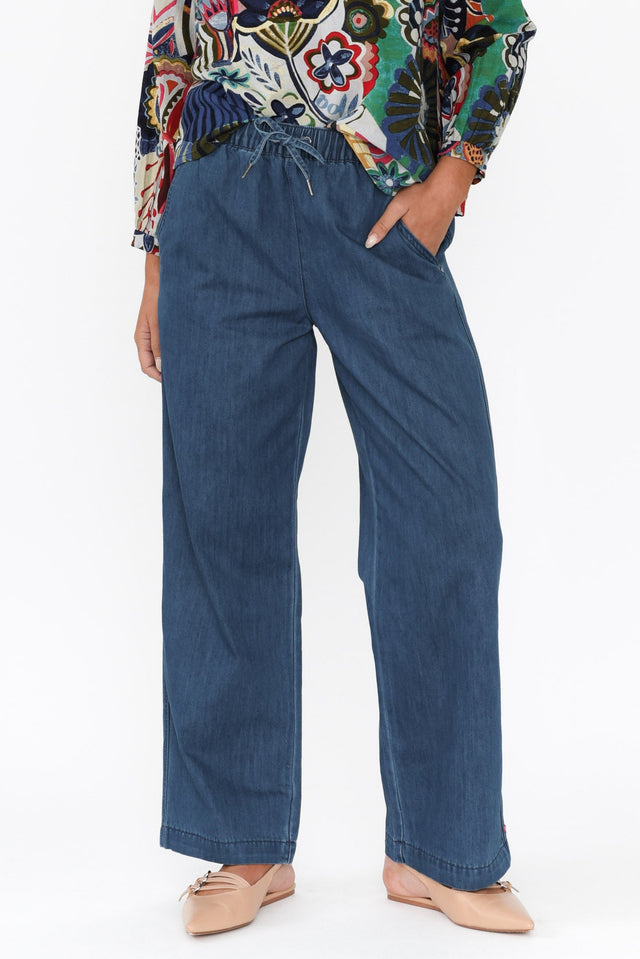 alt text|model:Kirstyn