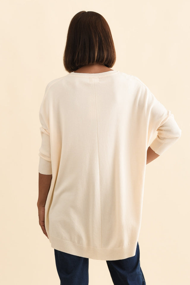 alt text|model:Cara image 6