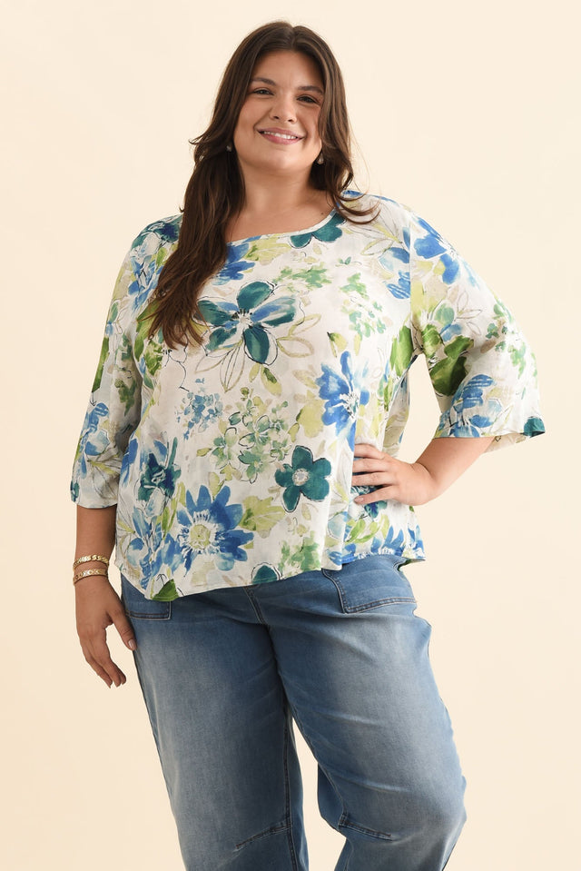 plus-size,curve-tops,plus-size-sleeved-tops,plus-size-linen-tops,alt text|model:Gabby image 10
