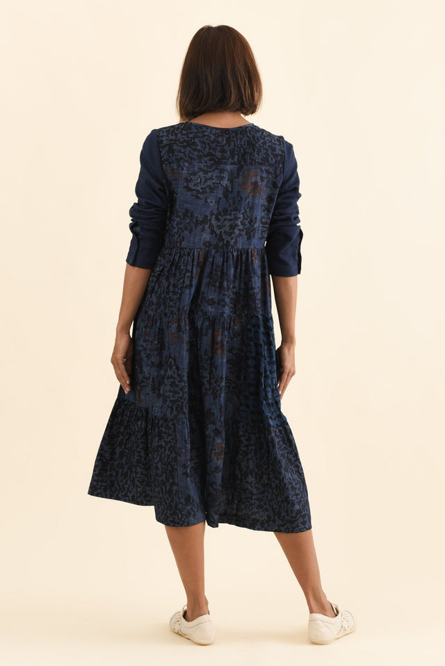 alt text|model:Cara image 4