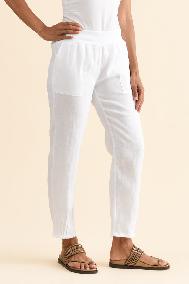 alt text|model:Cara image 3