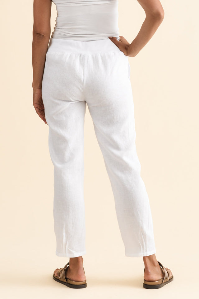 alt text|model:Cara image 4