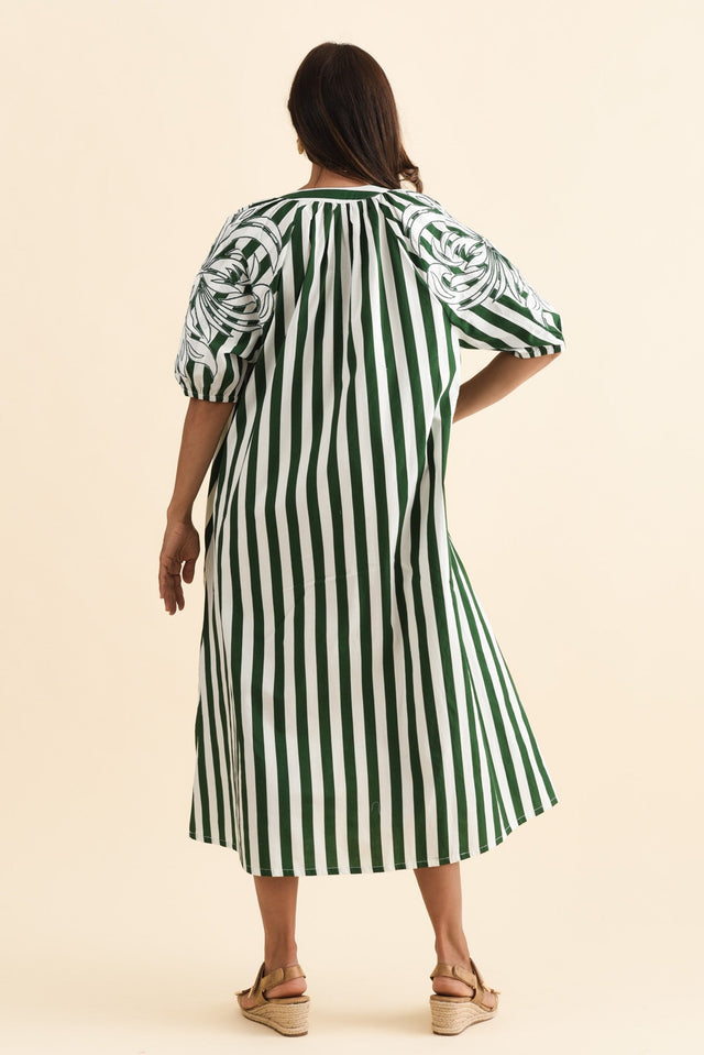 alt text|model:Cara image 4