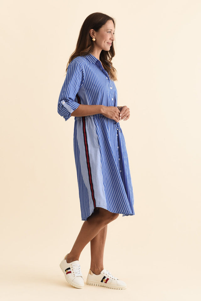 alt text|model:Cara image 3