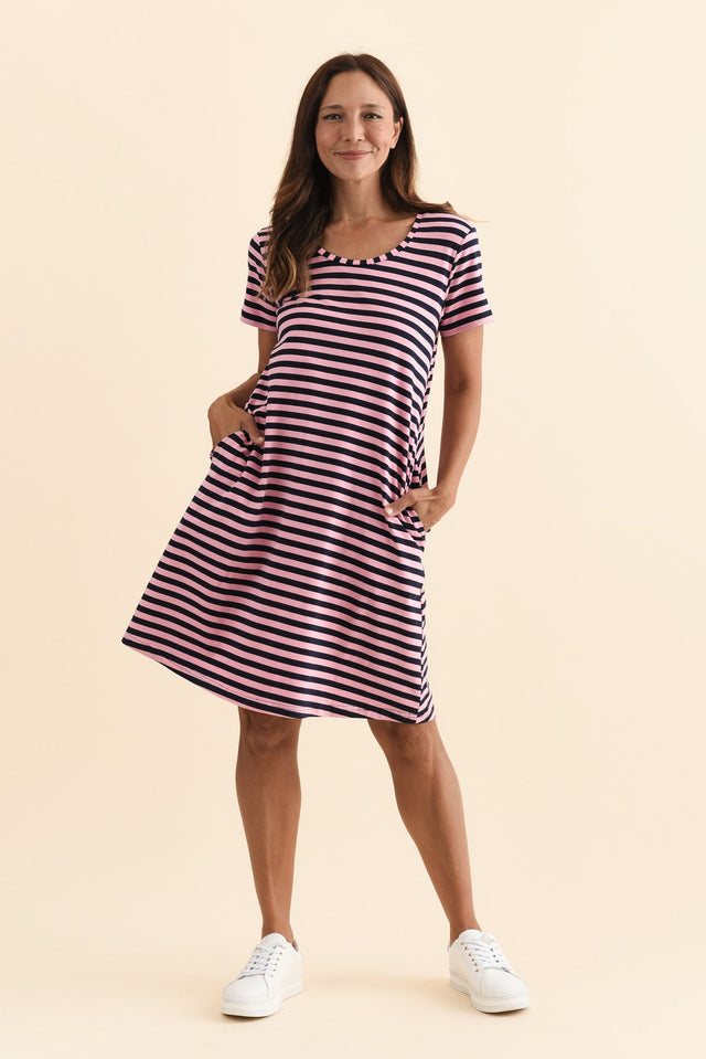 alt text|model:Cara image 3