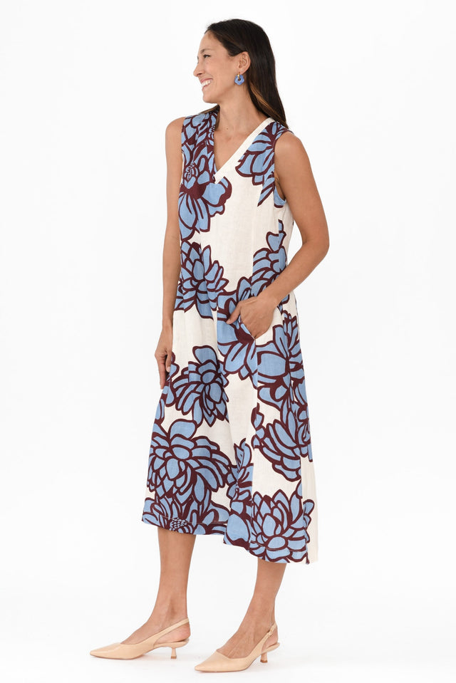 alt text|model:Cara image 4