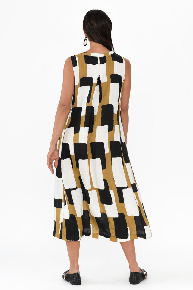 alt text|model:Cara image 5