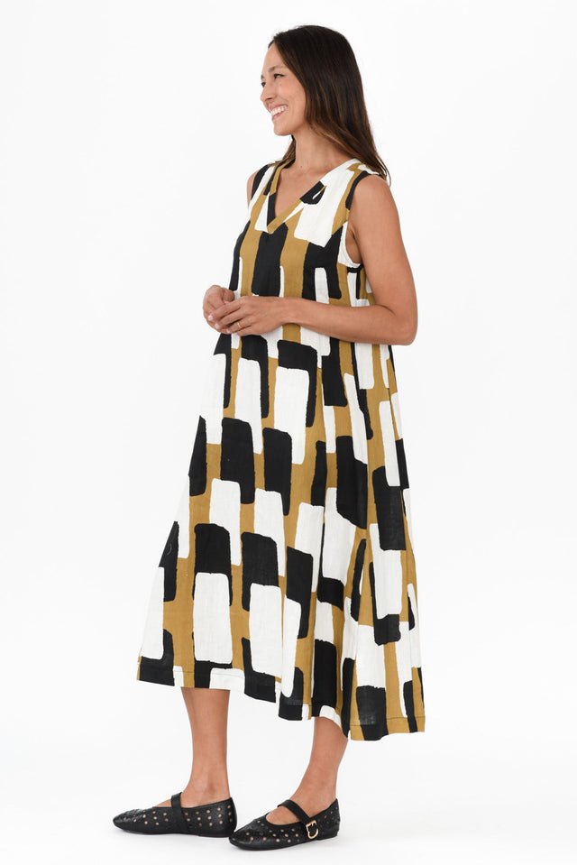 alt text|model:Cara image 4